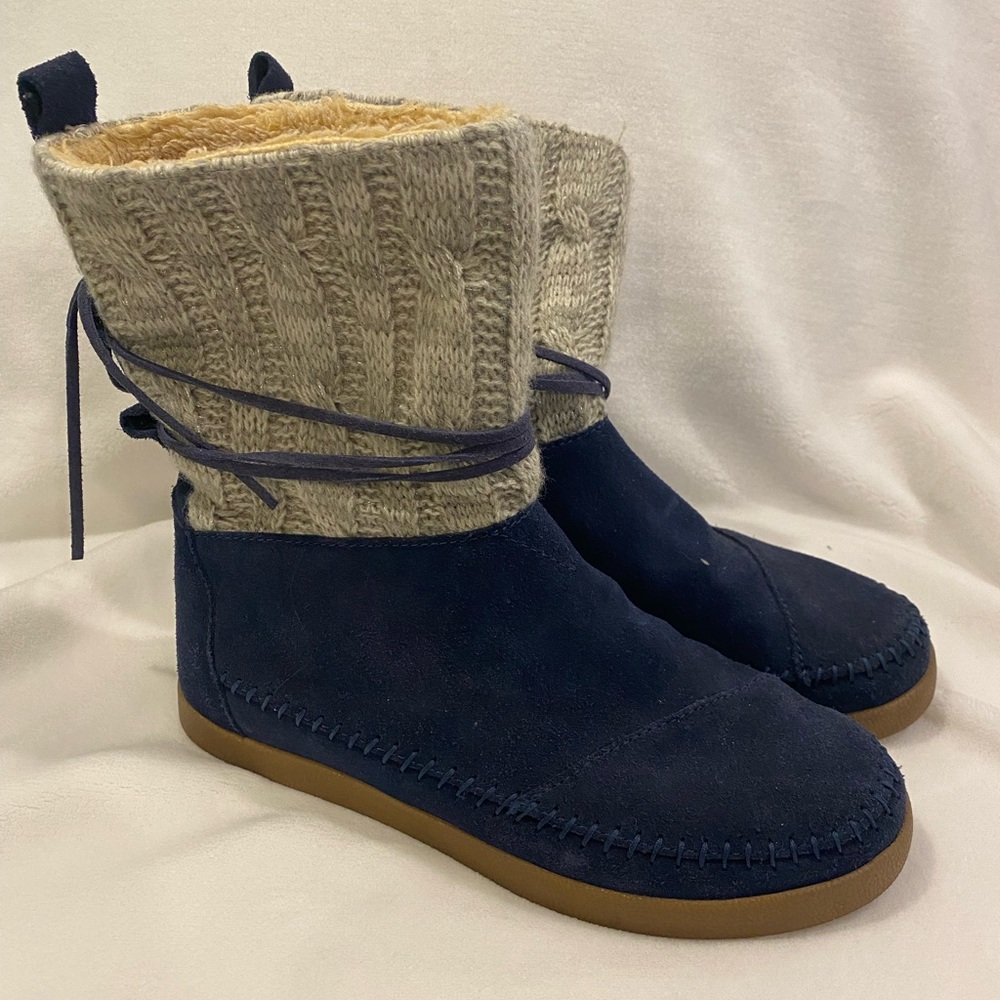 TOMS Nepal Navy Blue Suede Tie Cable Knit Winter Boots Moccasin Style